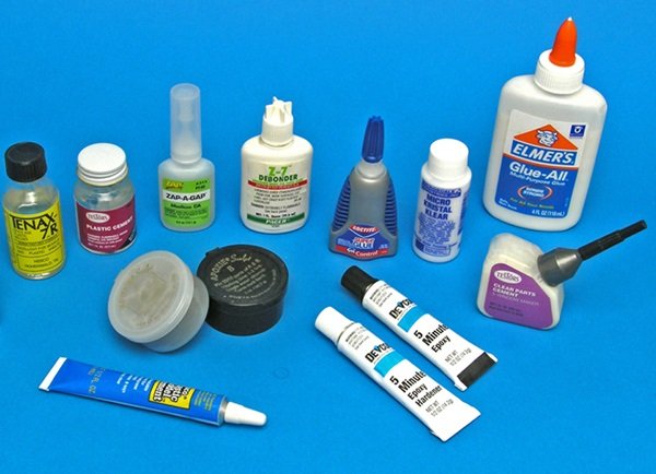 Glue for online plastic models